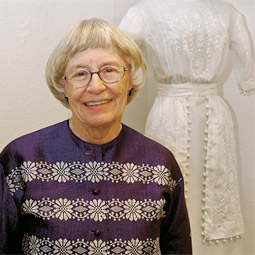 Carolyn Schactler '49