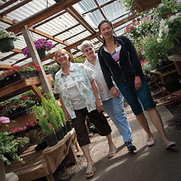 Master Gardener volunteers hold plant clinics throughout the state, including at the Bellevue Nursery on Saturdays, helping customers decide on plants and diagnose and treat problems in their yards and gardens. <em>Zach Mazur</em>