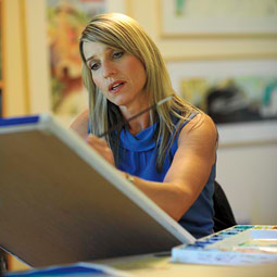 Kary Lamb Lee '86 in her studio. <em>Robert Hubner</em> Kary Lamb Lee '86 in her studio. <em>Robert Hubner</em>