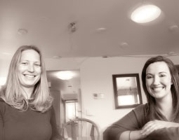 Jennifer Walker (left), manager of WSU’s memory laboratory, and graduate student Courtney McAlister conduct a regimen of tests in the “smart apartment.” <em>Robert Hubner</em>